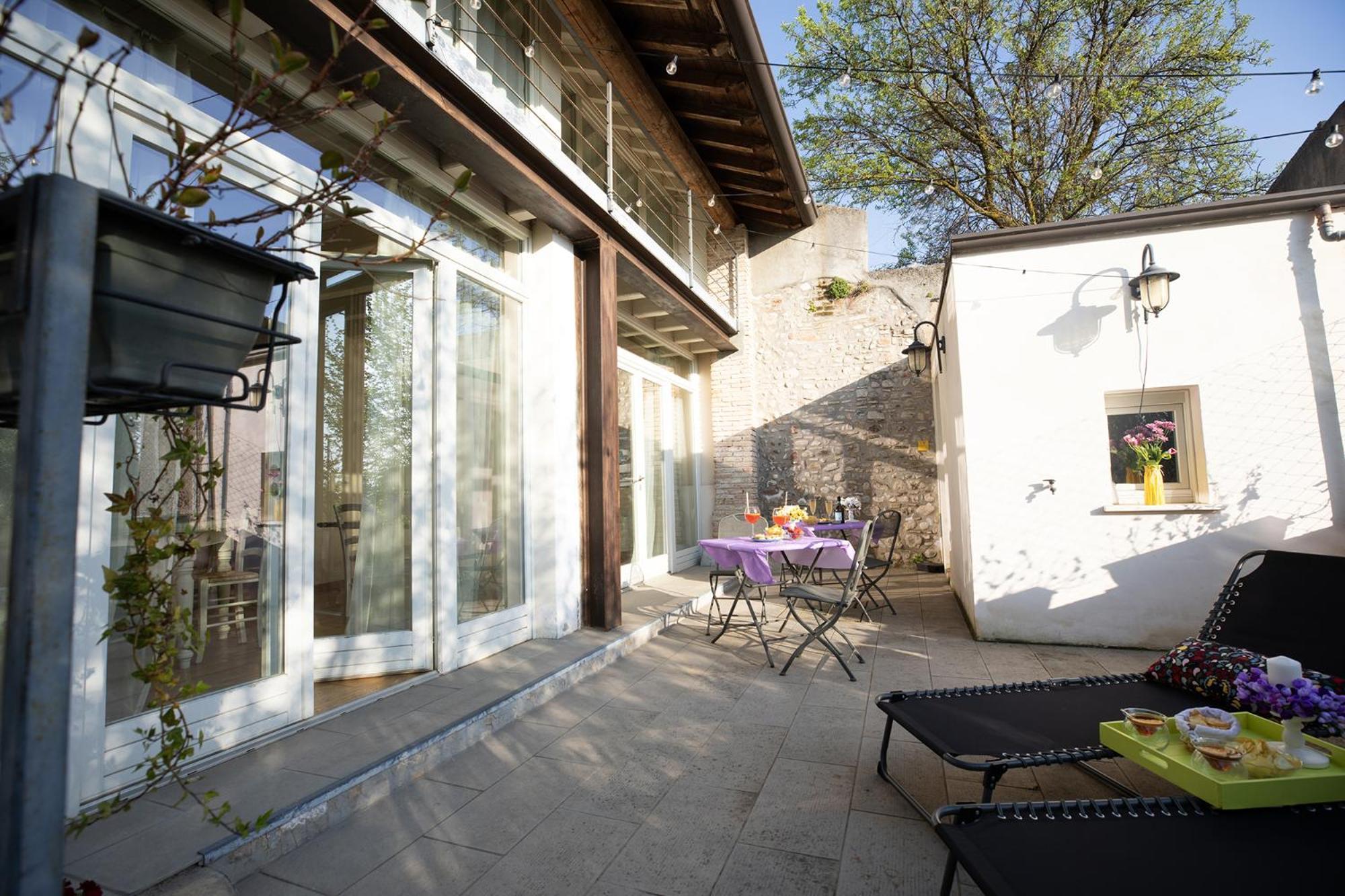 Relais La Rocca Solferino Bed & Breakfast Bagian luar foto