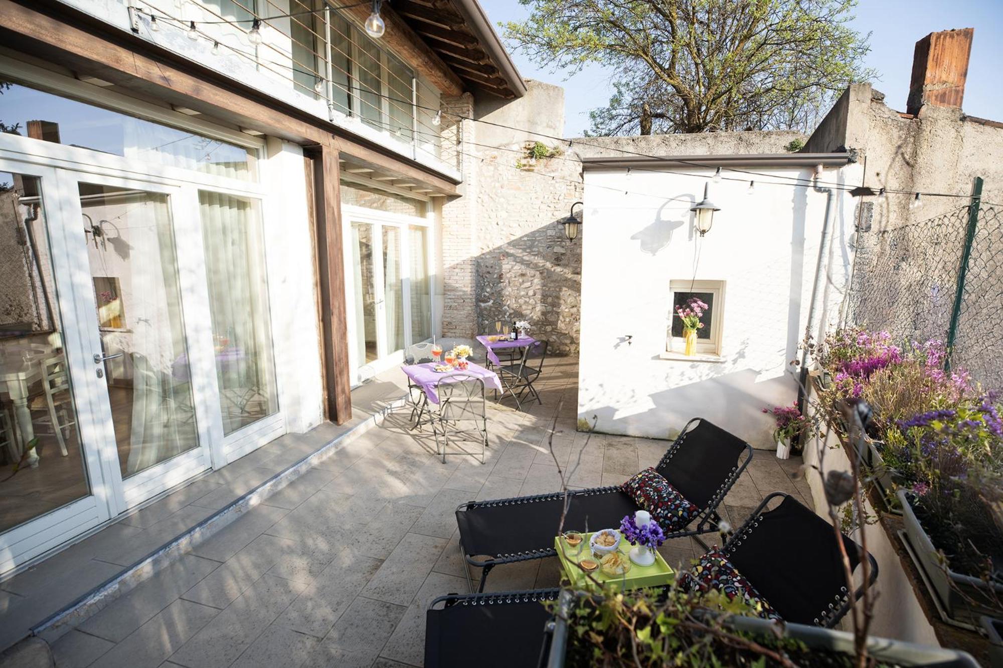 Relais La Rocca Solferino Bed & Breakfast Bagian luar foto