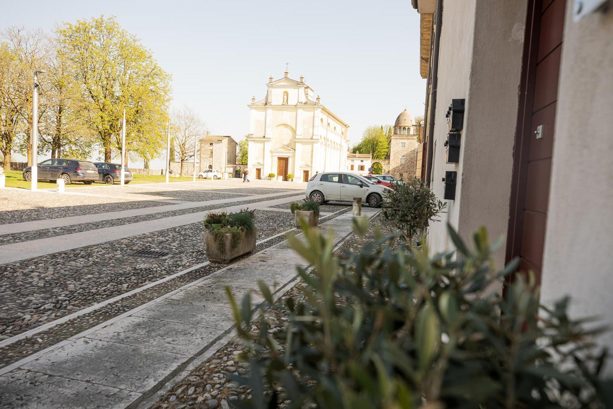 Relais La Rocca Solferino Bed & Breakfast Bagian luar foto