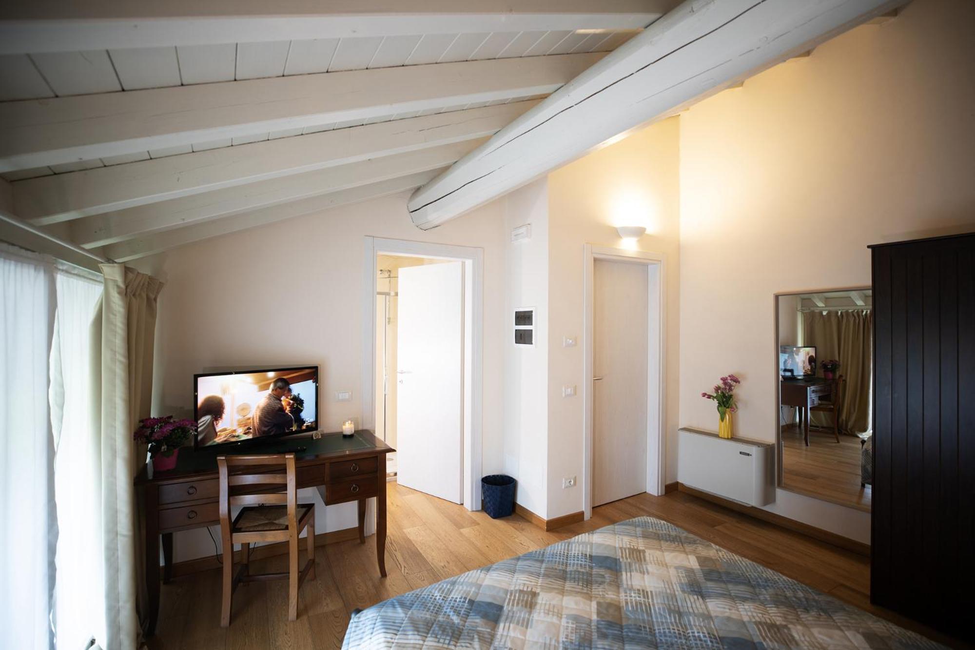 Relais La Rocca Solferino Bed & Breakfast Bagian luar foto