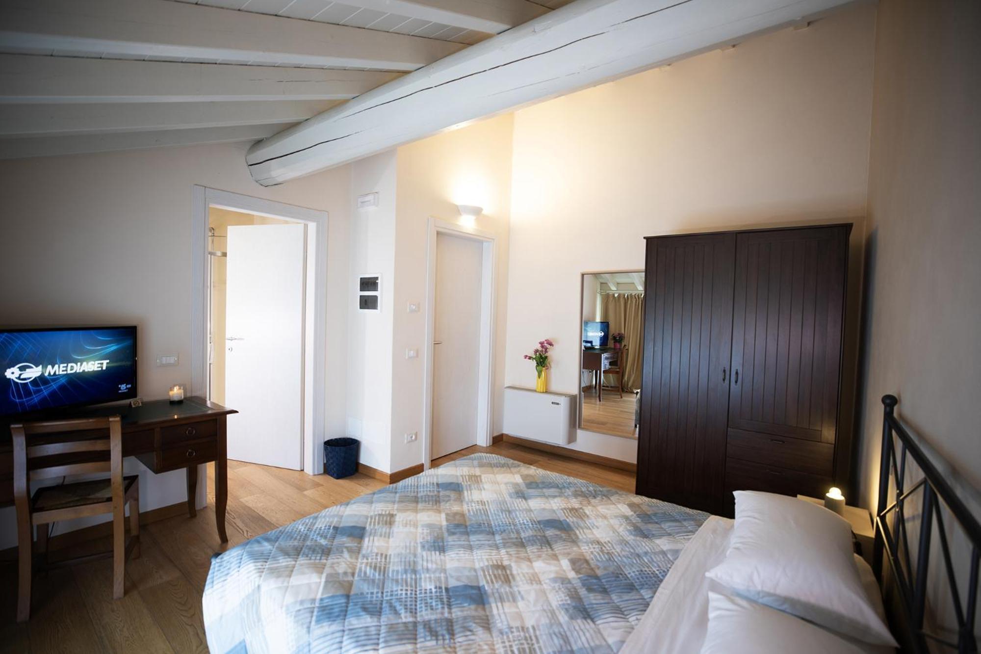 Relais La Rocca Solferino Bed & Breakfast Bagian luar foto