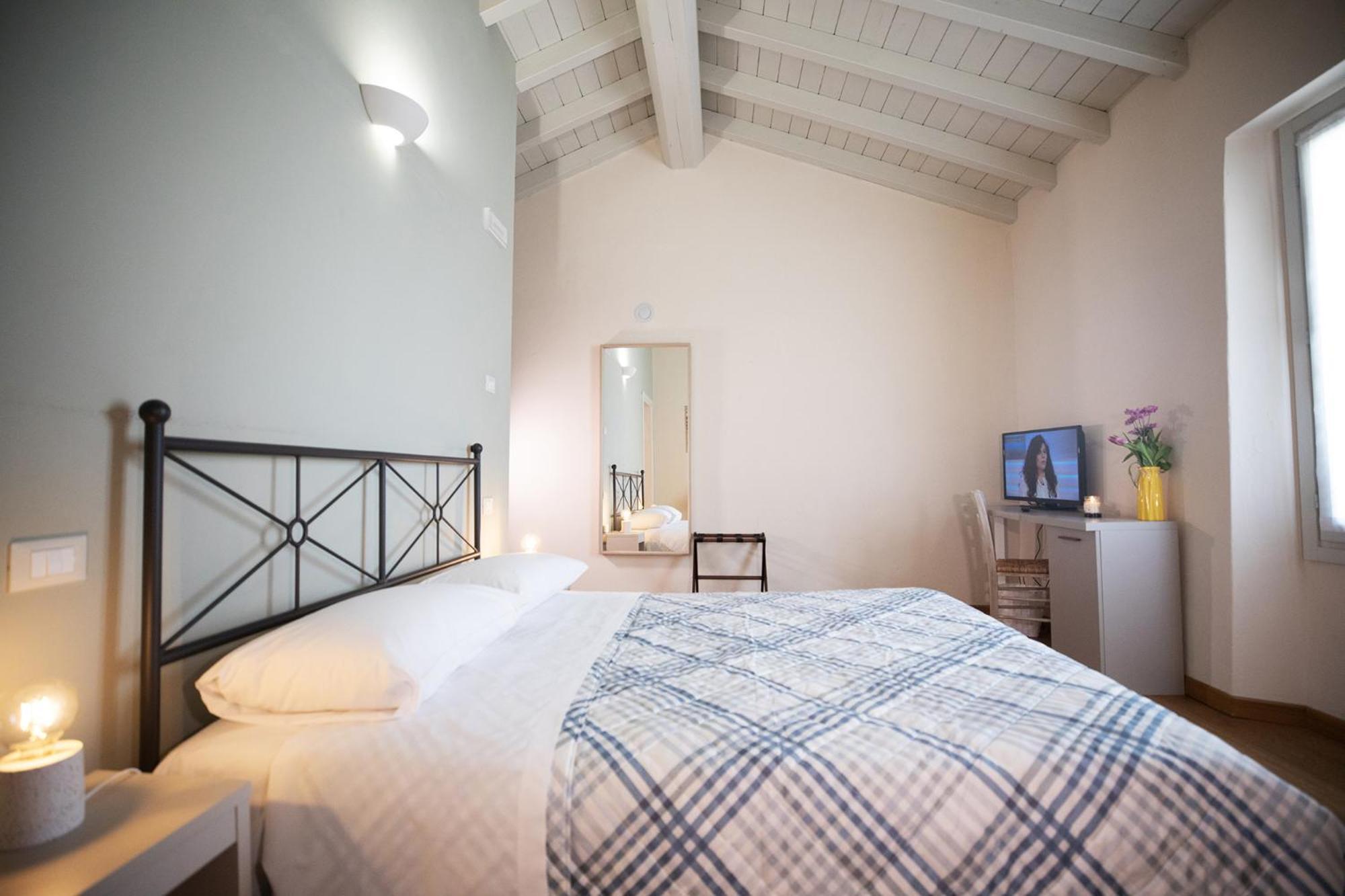 Relais La Rocca Solferino Bed & Breakfast Bagian luar foto
